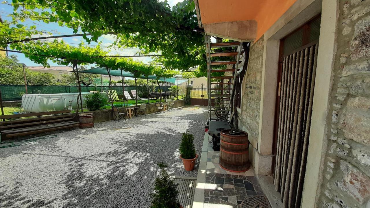 Residence Muzica Bed And Breakfast Komen Kültér fotó