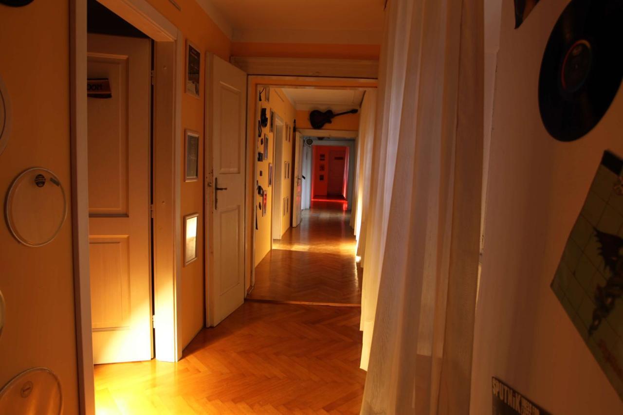 Residence Muzica Bed And Breakfast Komen Kültér fotó