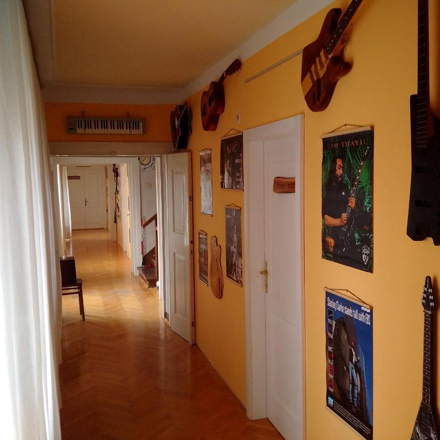 Residence Muzica Bed And Breakfast Komen Kültér fotó