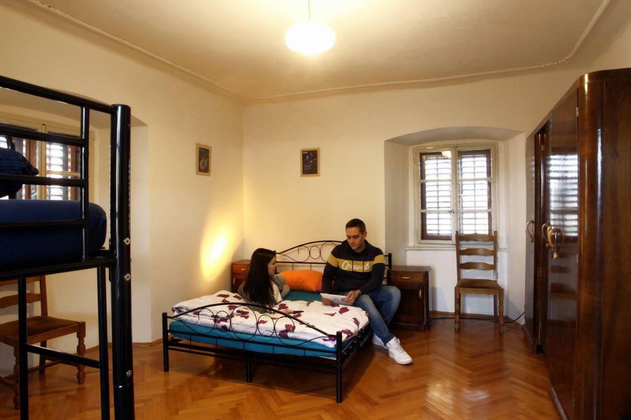 Residence Muzica Bed And Breakfast Komen Kültér fotó