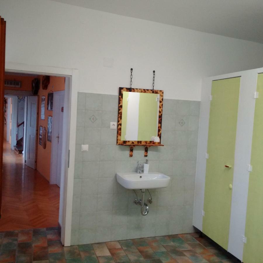 Residence Muzica Bed And Breakfast Komen Kültér fotó